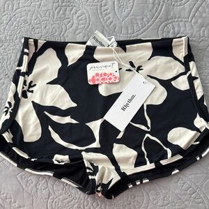 Rhythm Black and White Floral Shorts size medium